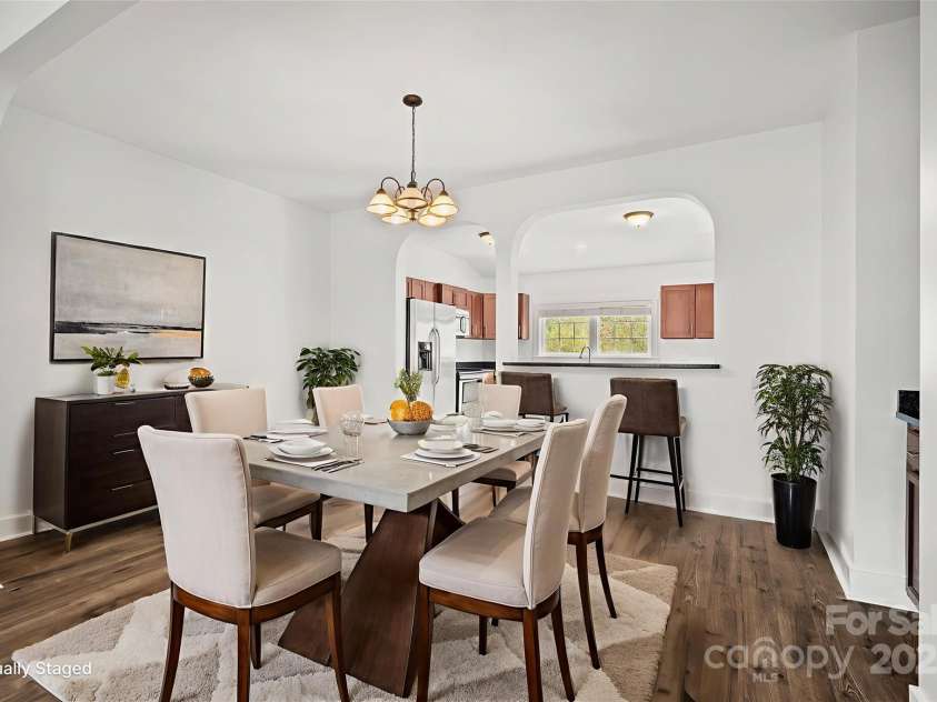 27 Walnut Springs Drive, Asheville, NC 28804.  MLS# CAR4310301, YatesRealty ID 4400. 