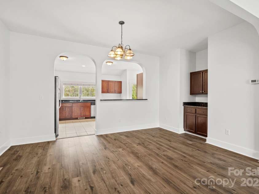 27 Walnut Springs Drive, Asheville, NC 28804.  MLS# CAR4310301, YatesRealty ID 4400. 