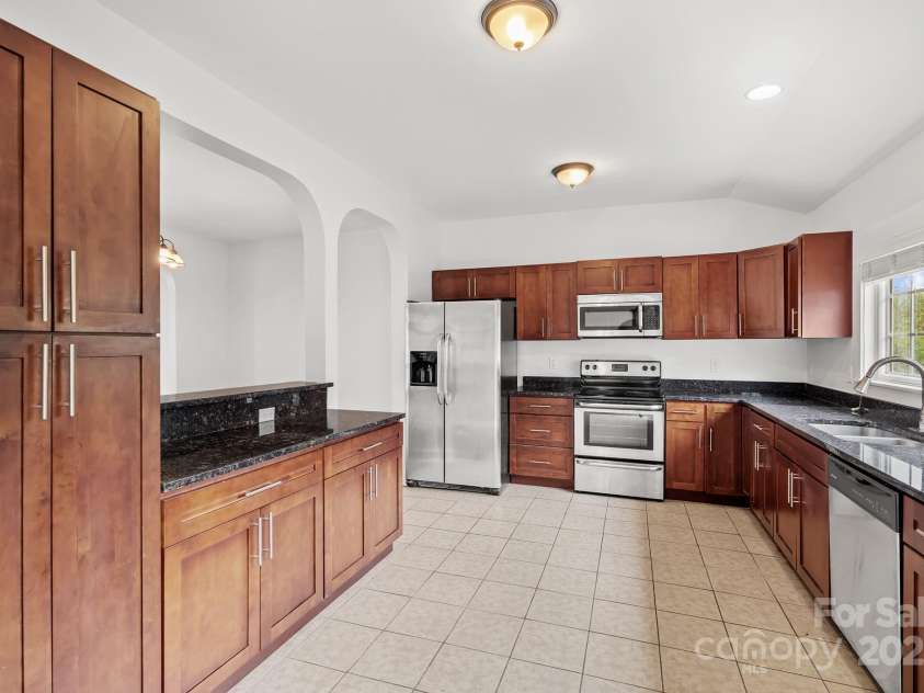 27 Walnut Springs Drive, Asheville, NC 28804.  MLS# CAR4310301, YatesRealty ID 4400. 