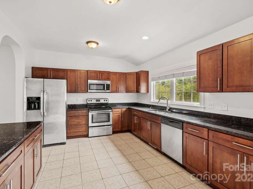 27 Walnut Springs Drive, Asheville, NC 28804.  MLS# CAR4310301, YatesRealty ID 4400. 