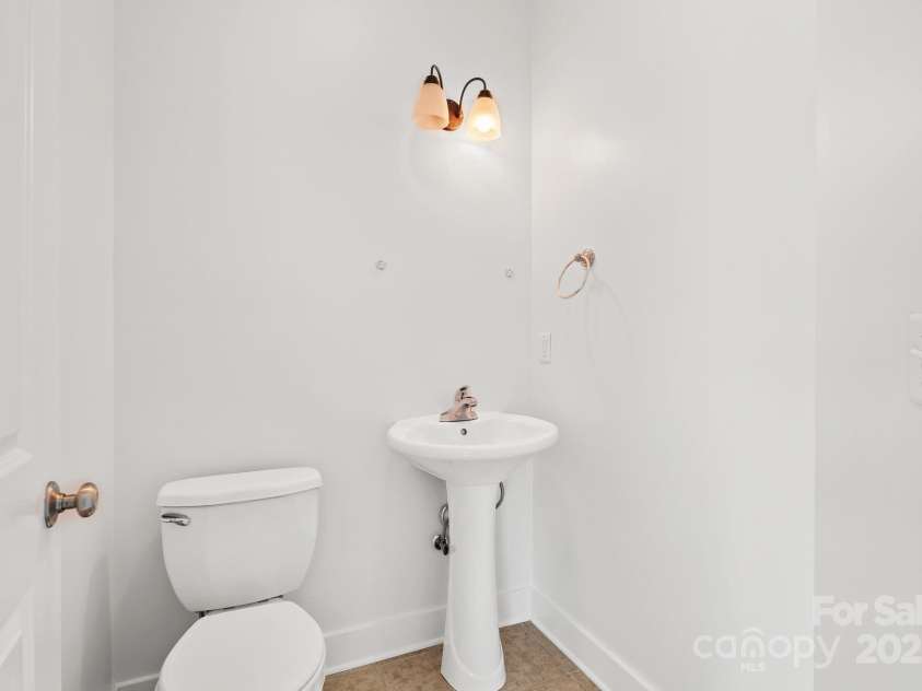 27 Walnut Springs Drive, Asheville, NC 28804.  MLS# CAR4310301, YatesRealty ID 4400. 