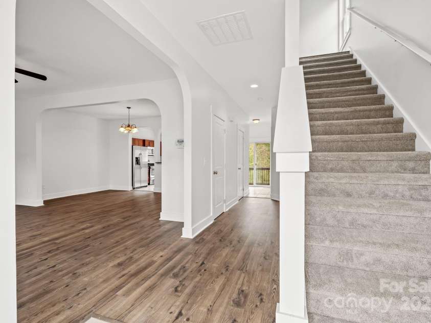 27 Walnut Springs Drive, Asheville, NC 28804.  MLS# CAR4310301, YatesRealty ID 4400. 