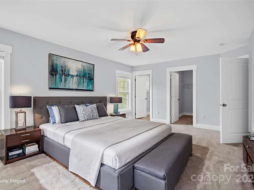 27 Walnut Springs Drive, Asheville, NC 28804.  MLS# CAR4310301, YatesRealty ID 4400. 