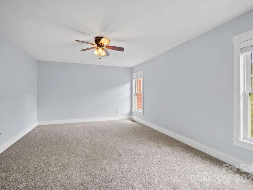 27 Walnut Springs Drive, Asheville, NC 28804.  MLS# CAR4310301, YatesRealty ID 4400. 