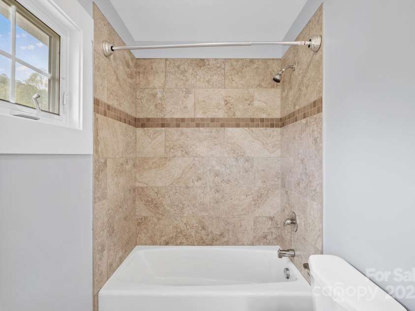 27 Walnut Springs Drive, Asheville, NC 28804.  MLS# CAR4310301, YatesRealty ID 4400. 