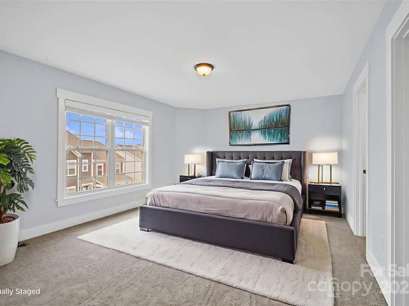 27 Walnut Springs Drive, Asheville, NC 28804.  MLS# CAR4310301, YatesRealty ID 4400. 