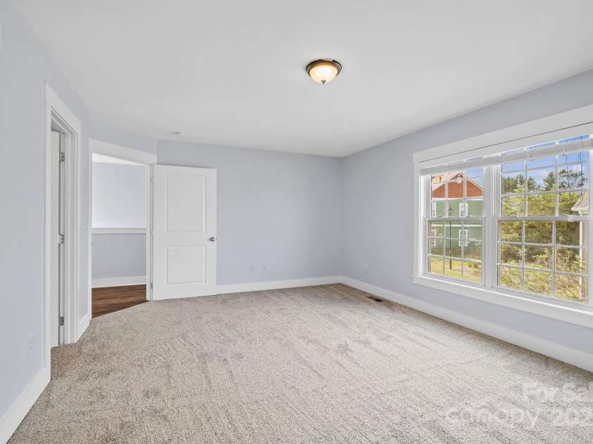 27 Walnut Springs Drive, Asheville, NC 28804.  MLS# CAR4310301, YatesRealty ID 4400. 