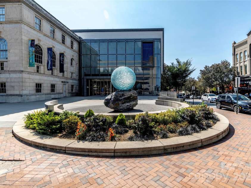 27 Walnut Springs Drive, Asheville, NC 28804.  MLS# CAR4310301, YatesRealty ID 4400. Downtown Asheville 