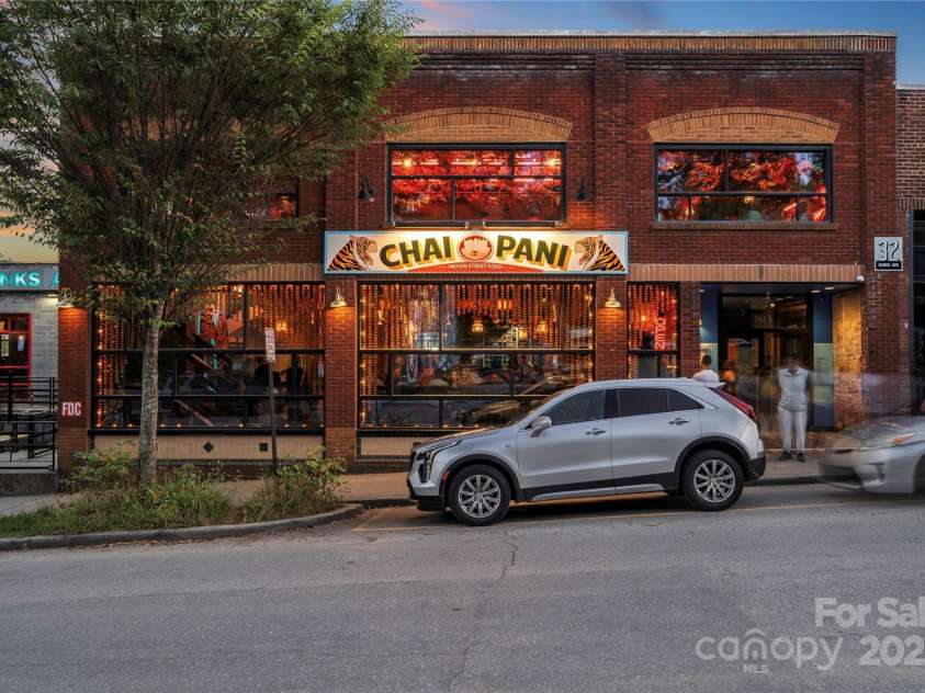 27 Walnut Springs Drive, Asheville, NC 28804.  MLS# CAR4310301, YatesRealty ID 4400. Downtown Asheville 