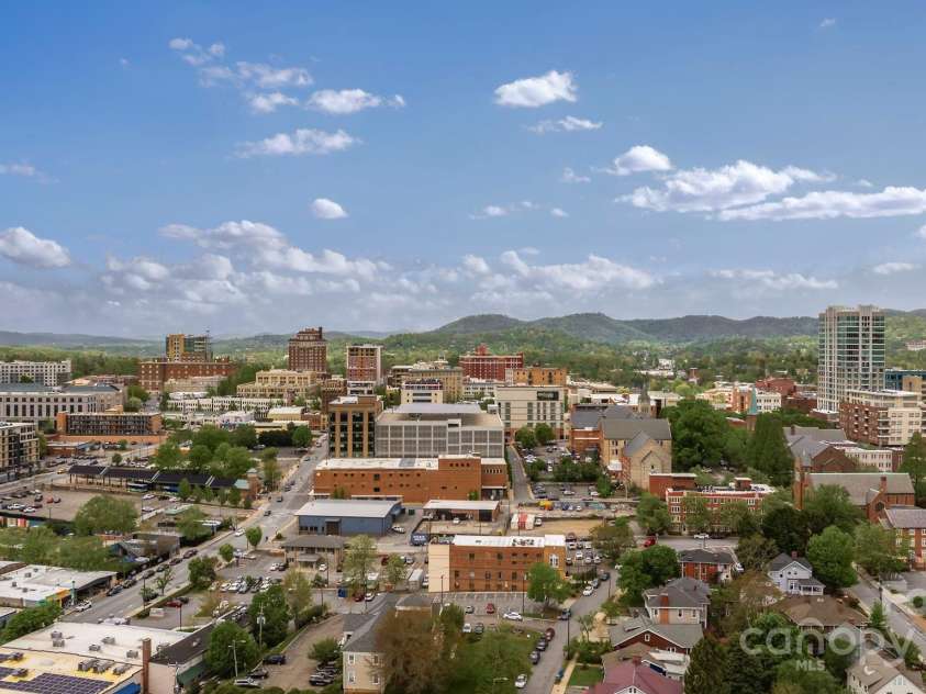 27 Walnut Springs Drive, Asheville, NC 28804.  MLS# CAR4310301, YatesRealty ID 4400. Downtown Asheville