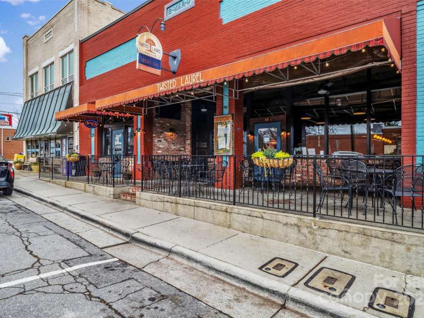 27 Walnut Springs Drive, Asheville, NC 28804.  MLS# CAR4310301, YatesRealty ID 4400. Downtown Weaverville 