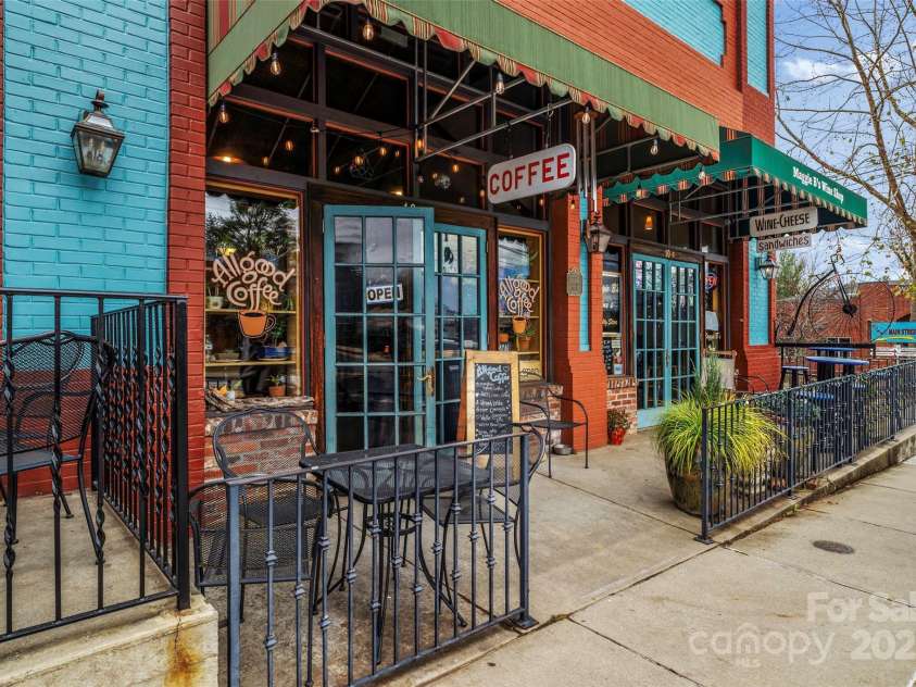 27 Walnut Springs Drive, Asheville, NC 28804.  MLS# CAR4310301, YatesRealty ID 4400. Downtown Weaverville 