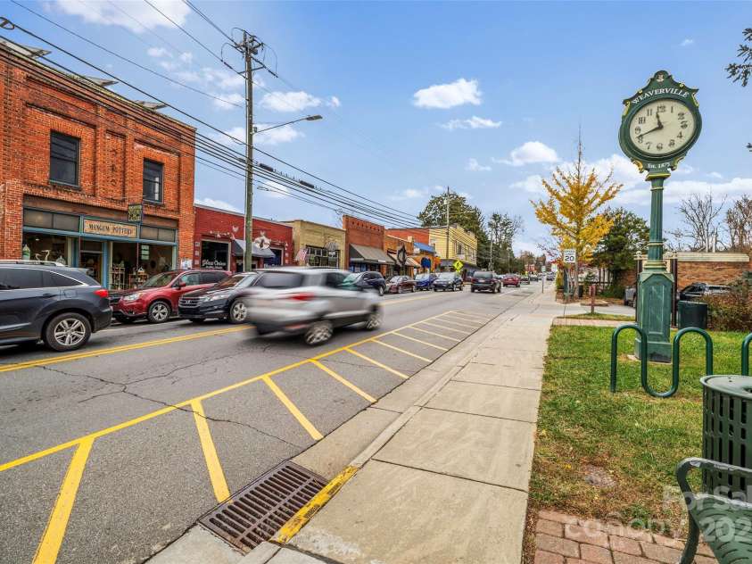 27 Walnut Springs Drive, Asheville, NC 28804.  MLS# CAR4310301, YatesRealty ID 4400. Downtown Weaverville 