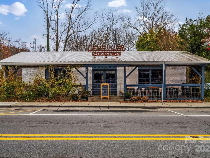 27 Walnut Springs Drive, Asheville, NC 28804.  MLS# CAR4310301, YatesRealty ID 4400. Downtown Weaverville 