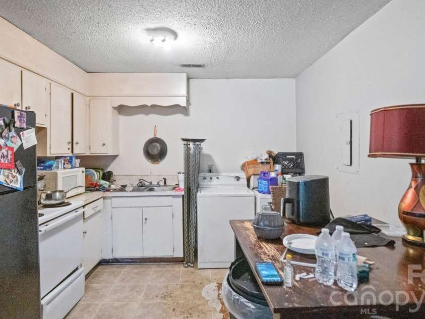 423 Carpenter Street, Gastonia, NC 28054.  MLS# CAR4413065, YatesRealty ID 44000. 