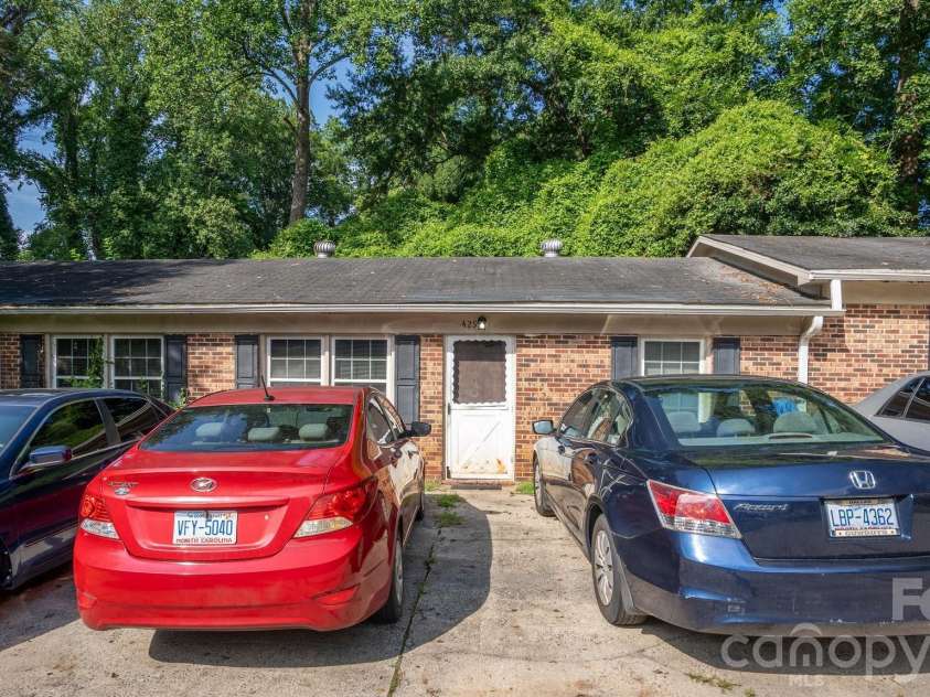 423 Carpenter Street, Gastonia, NC 28054.  MLS# CAR4413065, YatesRealty ID 44000. 