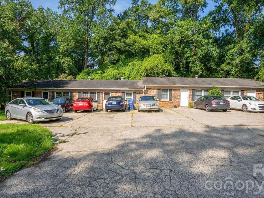 423 Carpenter Street, Gastonia, NC 28054.  MLS# CAR4413065, YatesRealty ID 44000. 