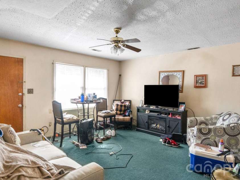 423 Carpenter Street, Gastonia, NC 28054.  MLS# CAR4413065, YatesRealty ID 44000. 