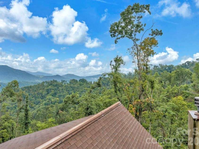1894 left fork run Road, Bakersville, NC 28705.  MLS# CAR4412441, YatesRealty ID 44001. 
