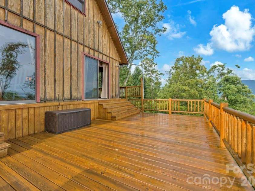 1894 left fork run Road, Bakersville, NC 28705.  MLS# CAR4412441, YatesRealty ID 44001. 