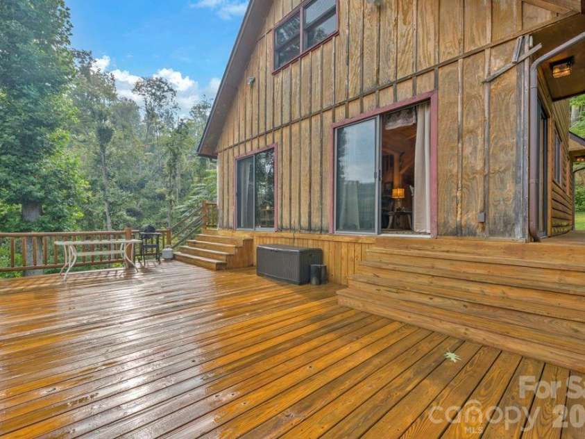 1894 left fork run Road, Bakersville, NC 28705.  MLS# CAR4412441, YatesRealty ID 44001. 