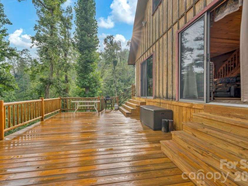 1894 left fork run Road, Bakersville, NC 28705.  MLS# CAR4412441, YatesRealty ID 44001. 