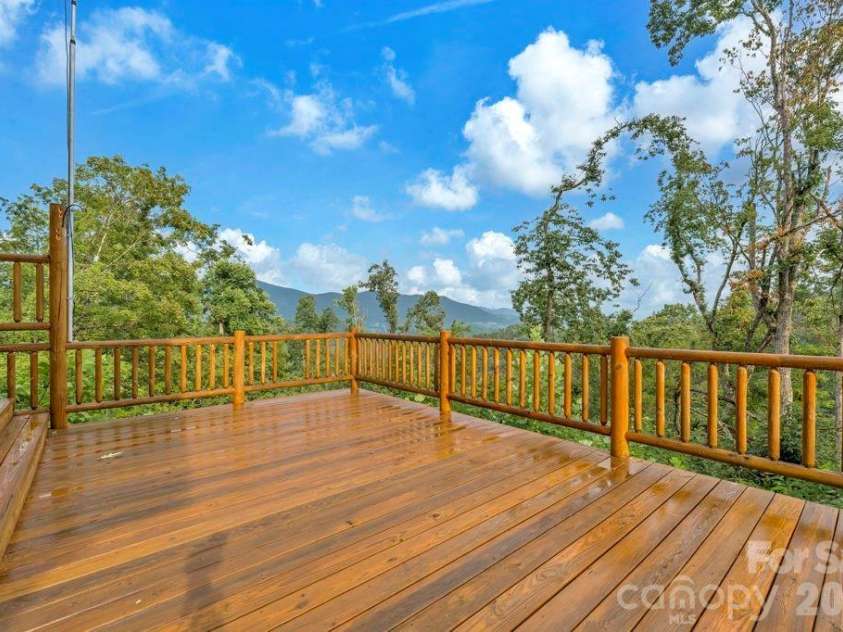 1894 left fork run Road, Bakersville, NC 28705.  MLS# CAR4412441, YatesRealty ID 44001. 