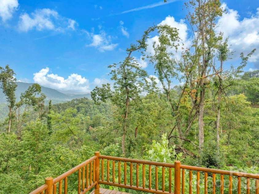 1894 left fork run Road, Bakersville, NC 28705.  MLS# CAR4412441, YatesRealty ID 44001. 