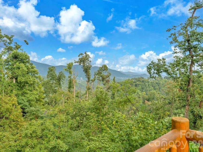 1894 left fork run Road, Bakersville, NC 28705.  MLS# CAR4412441, YatesRealty ID 44001. 