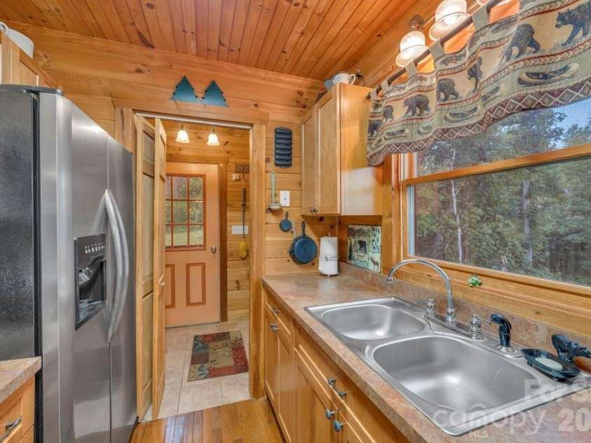 1894 left fork run Road, Bakersville, NC 28705.  MLS# CAR4412441, YatesRealty ID 44001. 