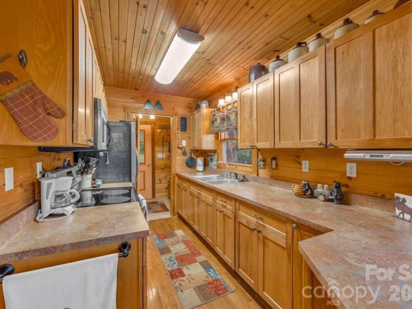 1894 left fork run Road, Bakersville, NC 28705.  MLS# CAR4412441, YatesRealty ID 44001. 