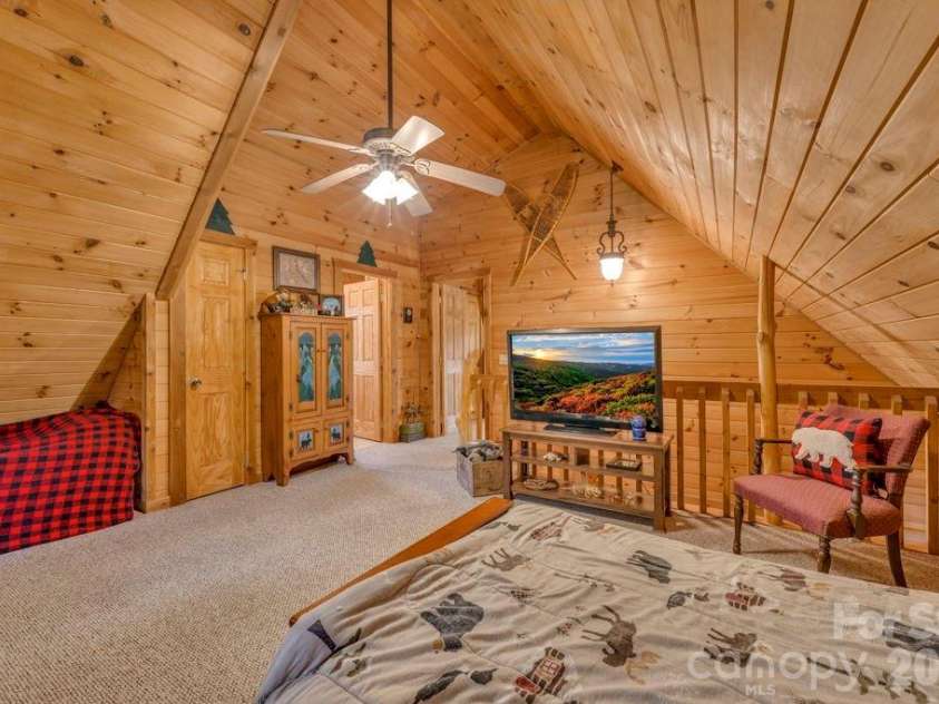 1894 left fork run Road, Bakersville, NC 28705.  MLS# CAR4412441, YatesRealty ID 44001. 