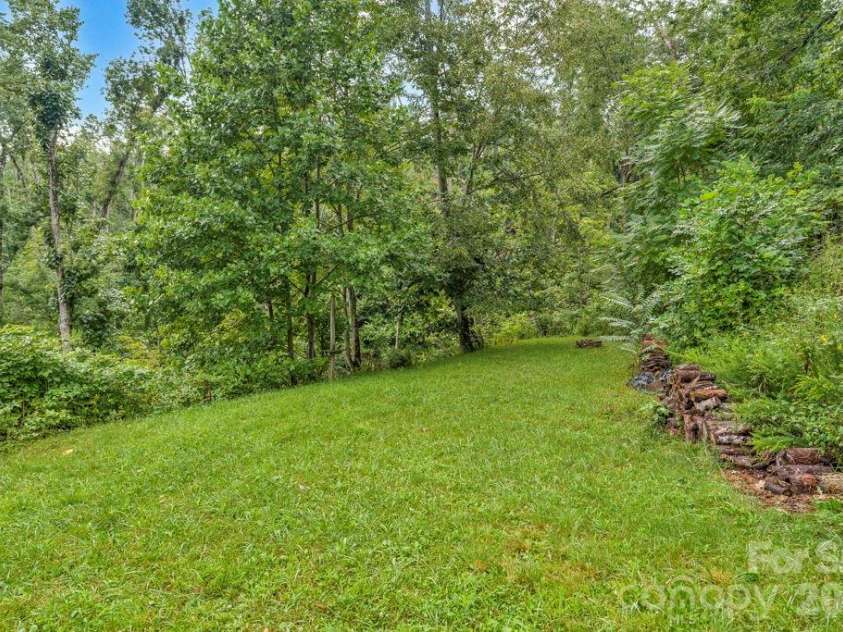 1894 left fork run Road, Bakersville, NC 28705.  MLS# CAR4412441, YatesRealty ID 44001. 