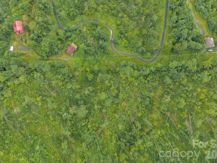 1894 left fork run Road, Bakersville, NC 28705.  MLS# CAR4412441, YatesRealty ID 44001. 