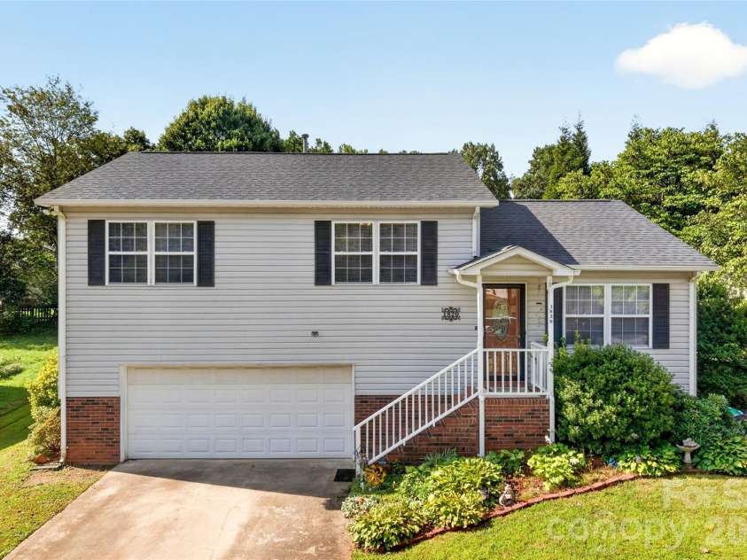 1820 Hampshire Drive, Salisbury, NC 28146.  MLS# CAR4413685, YatesRealty ID 44003. 