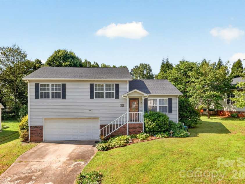 1820 Hampshire Drive, Salisbury, NC 28146.  MLS# CAR4413685, YatesRealty ID 44003. 