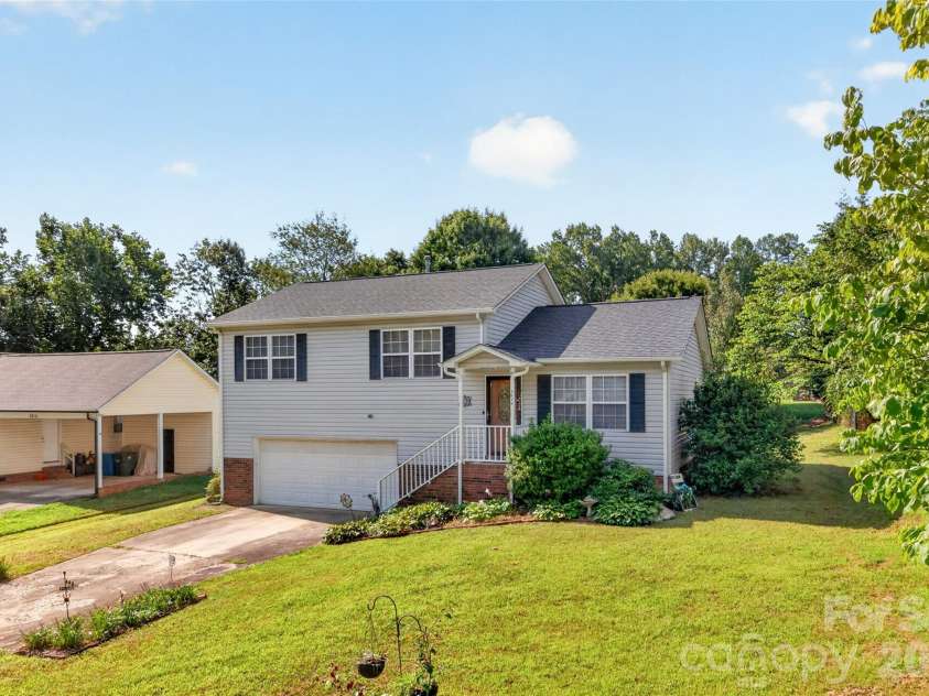 1820 Hampshire Drive, Salisbury, NC 28146.  MLS# CAR4413685, YatesRealty ID 44003. 