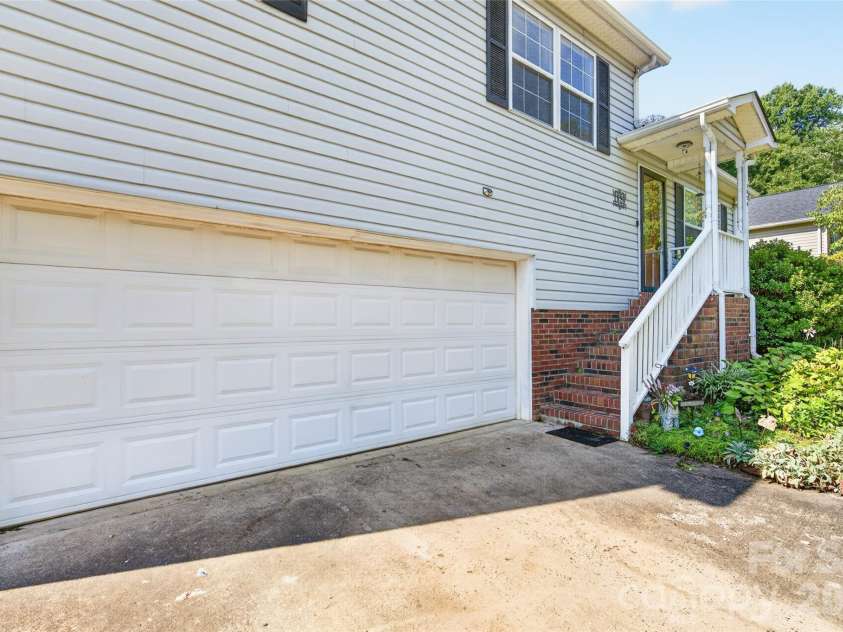 1820 Hampshire Drive, Salisbury, NC 28146.  MLS# CAR4413685, YatesRealty ID 44003. 