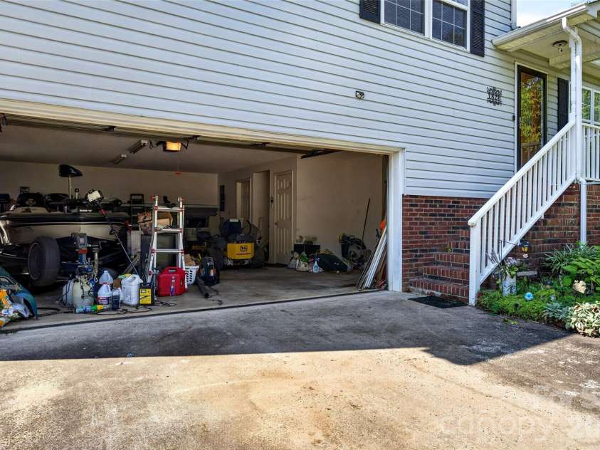 1820 Hampshire Drive, Salisbury, NC 28146.  MLS# CAR4413685, YatesRealty ID 44003. 