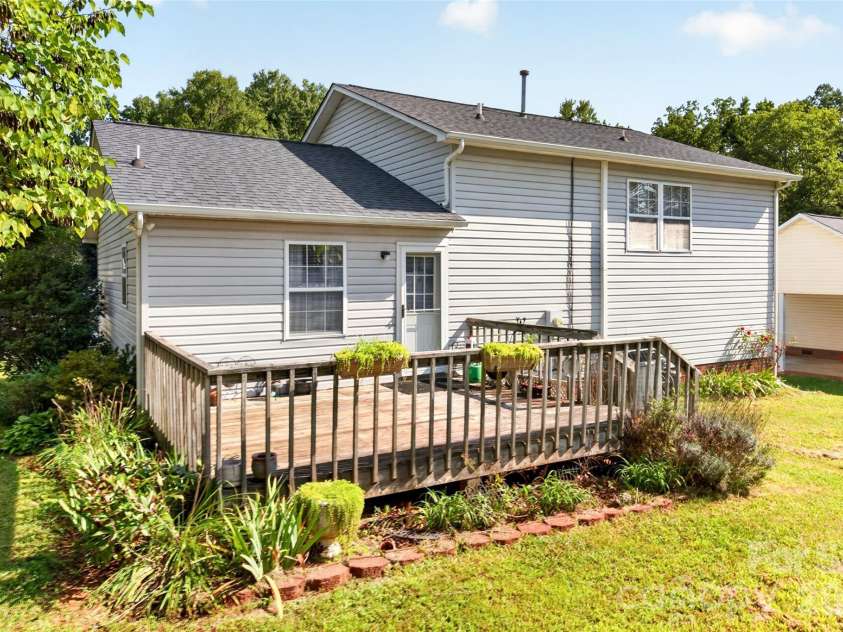 1820 Hampshire Drive, Salisbury, NC 28146.  MLS# CAR4413685, YatesRealty ID 44003. 