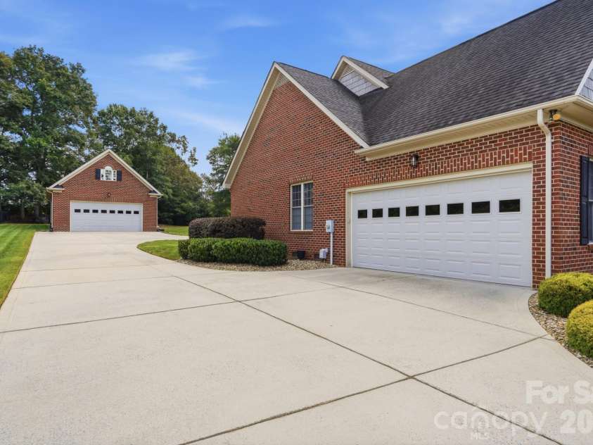 2712 Smith Field Drive, Monroe, NC 28110.  MLS# CAR4410000, YatesRealty ID 44005. Multiple Garages