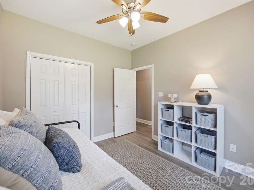 15121 Castlebridge Lane, Matthews, NC 28104.  MLS# CAR4408542, YatesRealty ID 44006. 