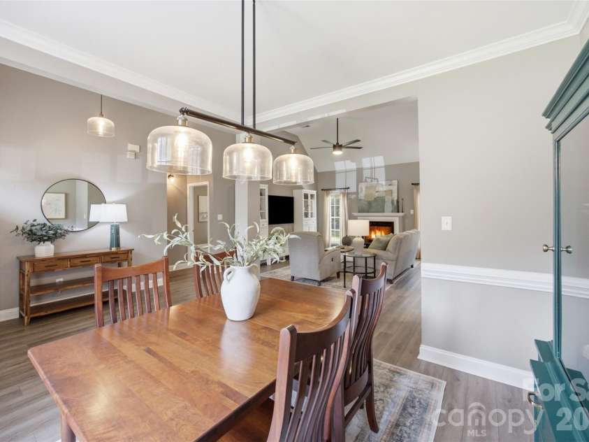15121 Castlebridge Lane, Matthews, NC 28104.  MLS# CAR4408542, YatesRealty ID 44006. Dinning Room