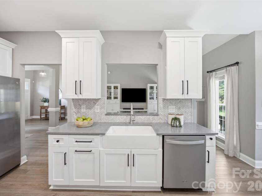 15121 Castlebridge Lane, Matthews, NC 28104.  MLS# CAR4408542, YatesRealty ID 44006. Kitchen view with Living Room Passthrough