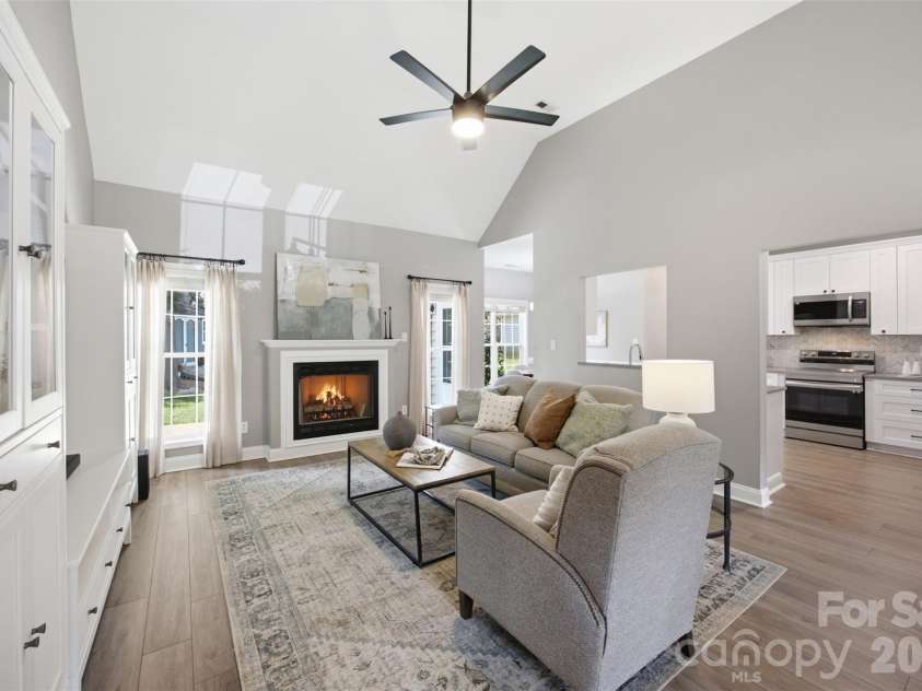 15121 Castlebridge Lane, Matthews, NC 28104.  MLS# CAR4408542, YatesRealty ID 44006. Living Room