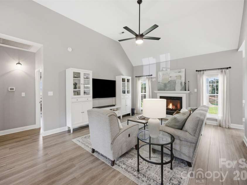 15121 Castlebridge Lane, Matthews, NC 28104.  MLS# CAR4408542, YatesRealty ID 44006. Living Room