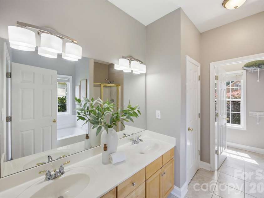 15121 Castlebridge Lane, Matthews, NC 28104.  MLS# CAR4408542, YatesRealty ID 44006. Primary Bathroom
