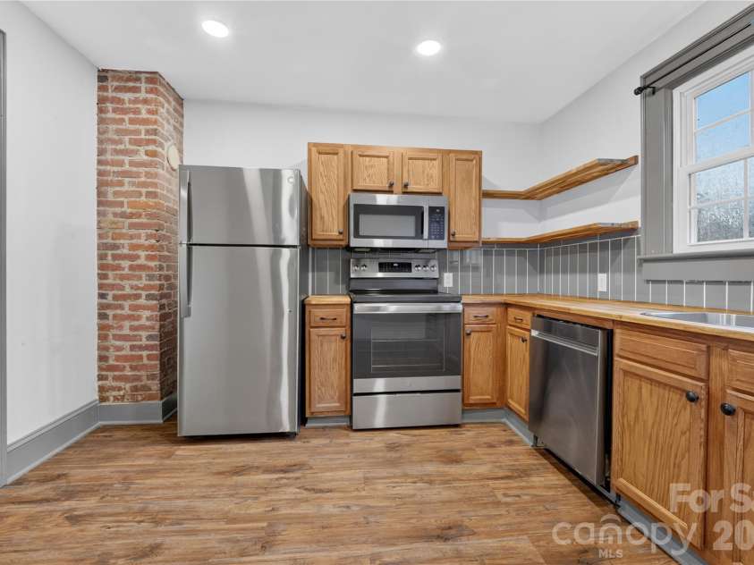 2318 32nd Street, Hickory, NC 28601.  MLS# CAR4414156, YatesRealty ID 44009. 