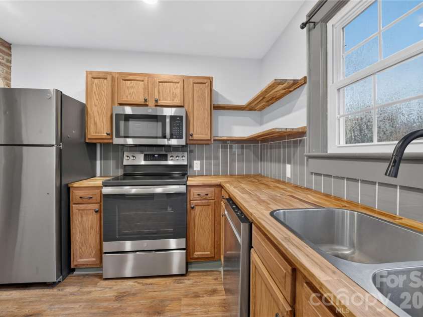 2318 32nd Street, Hickory, NC 28601.  MLS# CAR4414156, YatesRealty ID 44009. 