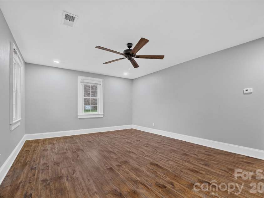 2318 32nd Street, Hickory, NC 28601.  MLS# CAR4414156, YatesRealty ID 44009. 